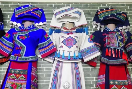 圍巾和手套之下藏著治療痕跡 患癌教授堅(jiān)守課堂演繹 向死而生