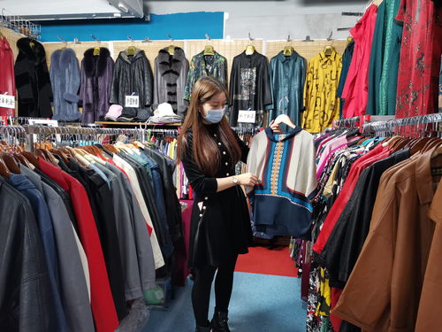 首屆春季外貿(mào)絲綢服裝商品購物節(jié)在美博匯時尚中心一層開賣